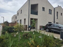 Frumusani, complex Liziera de Lac, vila partial mobilata si utilata